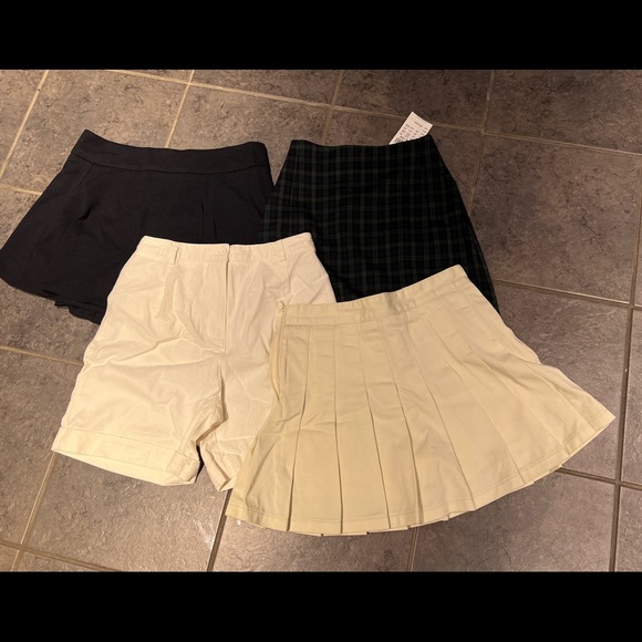 A Brandy Melville Wardrobe 23 pieces - Picture 7 of 7